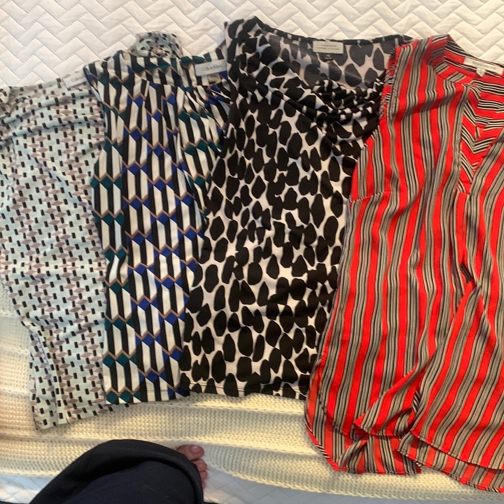 Four shells in excellent condition. XS.